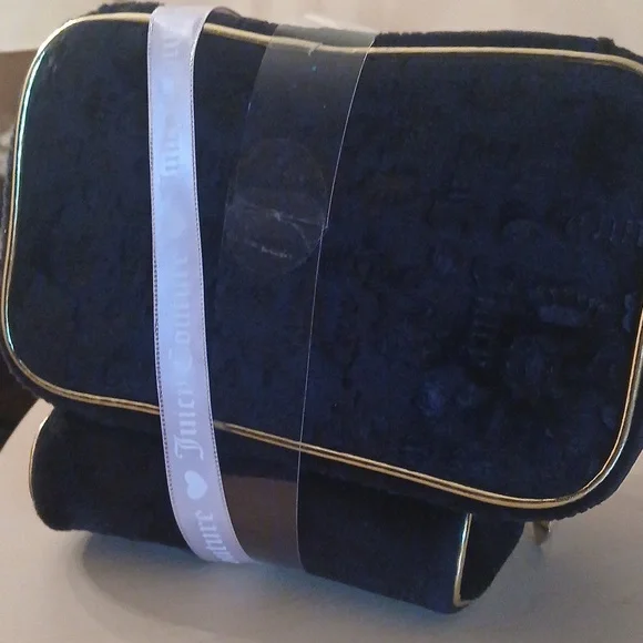 Juicy Couture Velour Logo Travel Bag Set - Picture 4 of 5